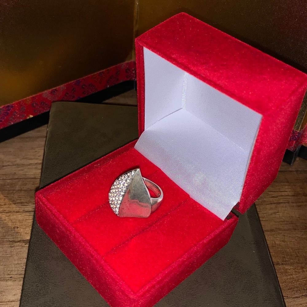 Designers Elizabeth and Jane 925 Silver ring